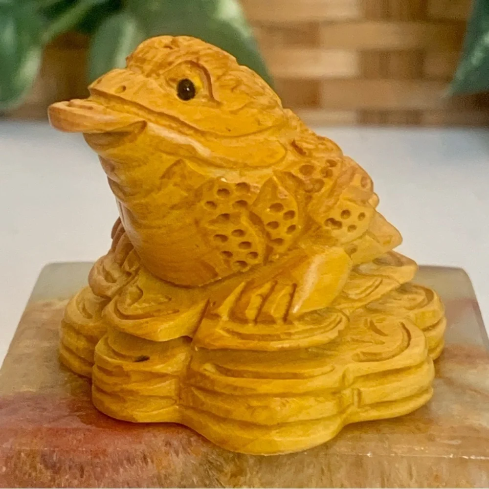 Vintage Boxwood Money Frog Netsuke Animal Figurine Hand Carved Wooden Figure 2